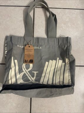 NWT Barnes & Noble Gray Canvas Messenger Tote with Cream Book Graphic